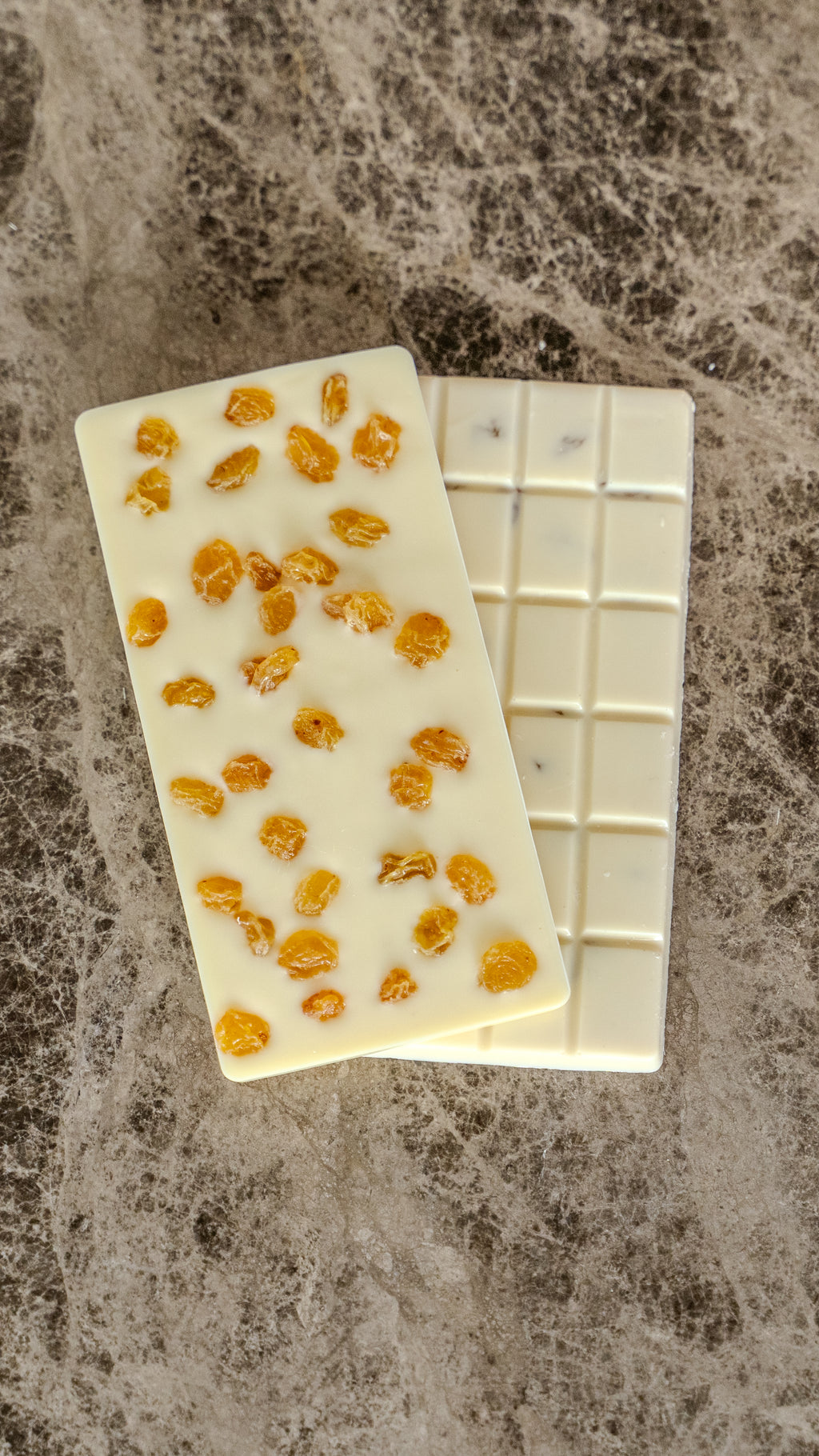 White Chocolate with Sultanas (100g)