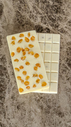 White Chocolate with Sultanas (100g)
