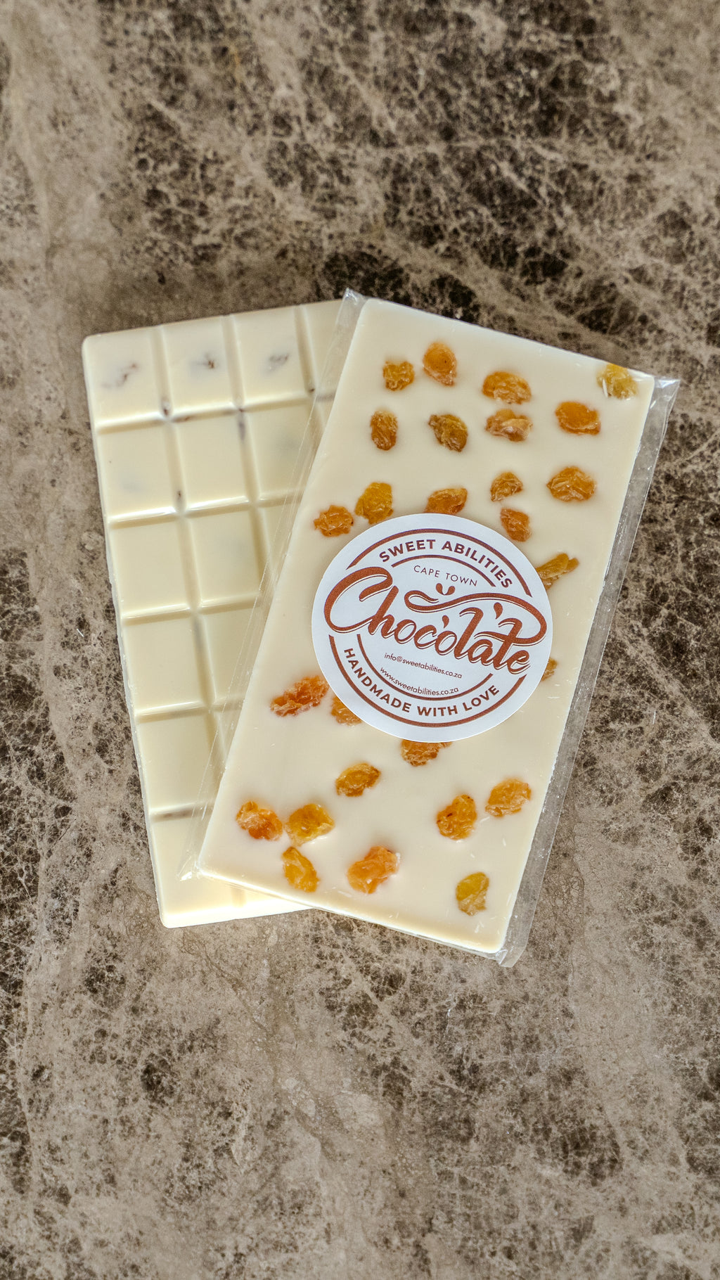 White Chocolate with Sultanas (100g)
