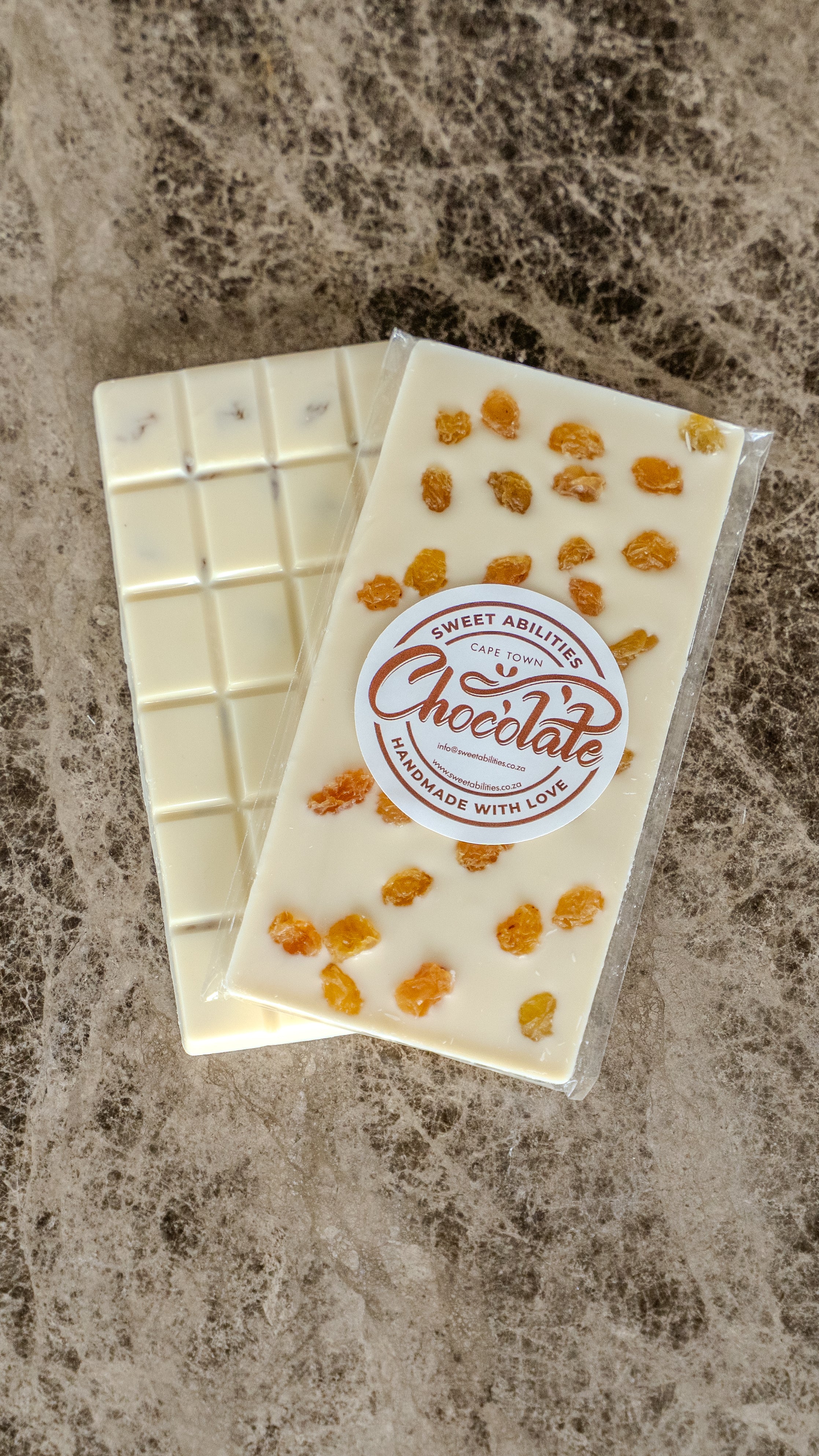 White Chocolate with Sultanas (100g)